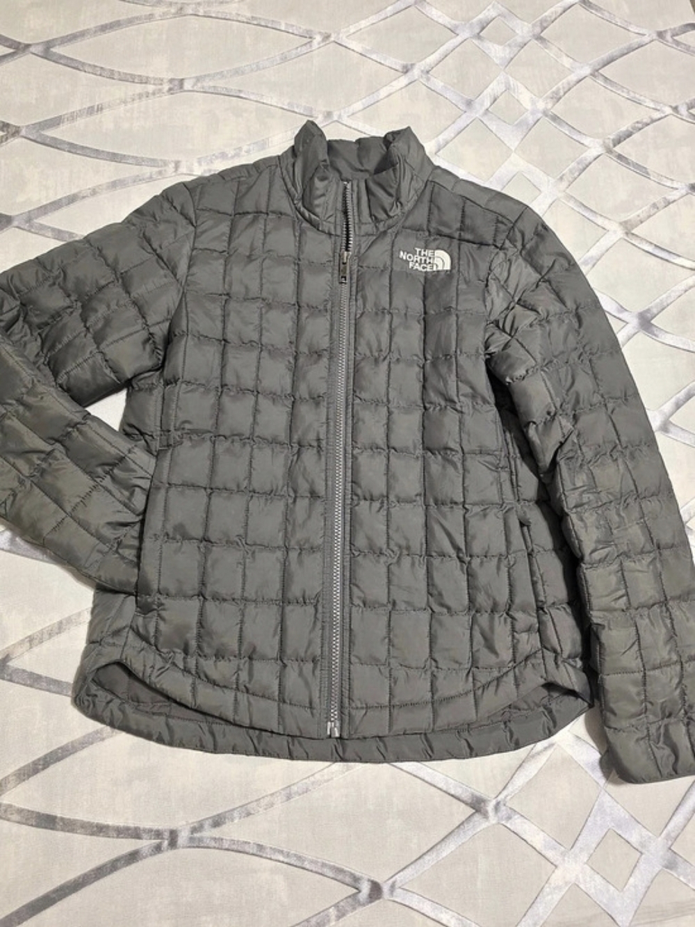 The North Face Girls’ ThermoBall Eco Quilted Puffer Jacket – Gray, Size L (12)